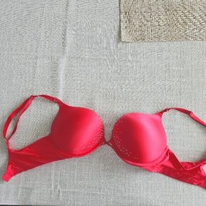Victoria's Secret Bombshell Plunge